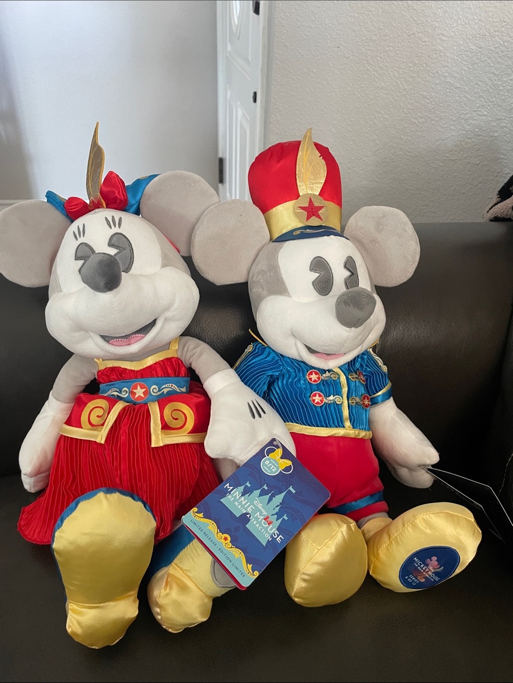 Main Attraction “Dumbo” 8/12 Minnie and Mickey